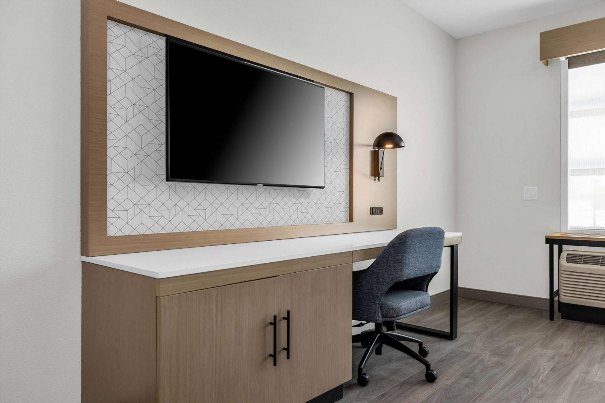La Quinta & By Wyndham Airport-downtown San José