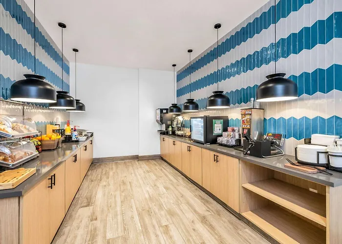 La Quinta Inn & Suites By Wyndham San Jose Airport-Downtown